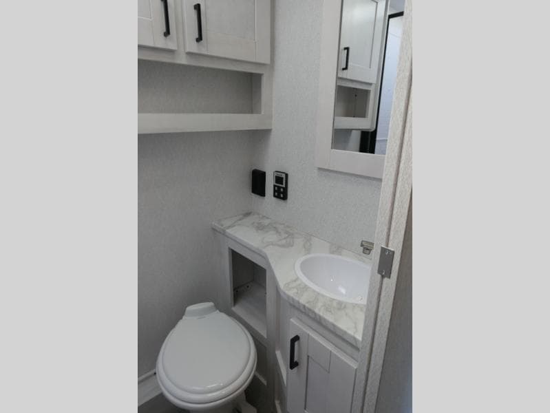 2024 East to West 2024 East to West Entrada - thumbnail 14