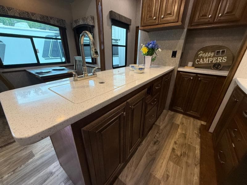 2019 Heartland 2019 Heartland Bighorn - thumbnail 12