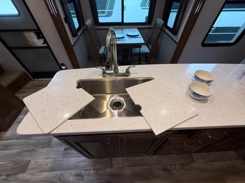 2019 Heartland 2019 Heartland Bighorn - thumbnail 13