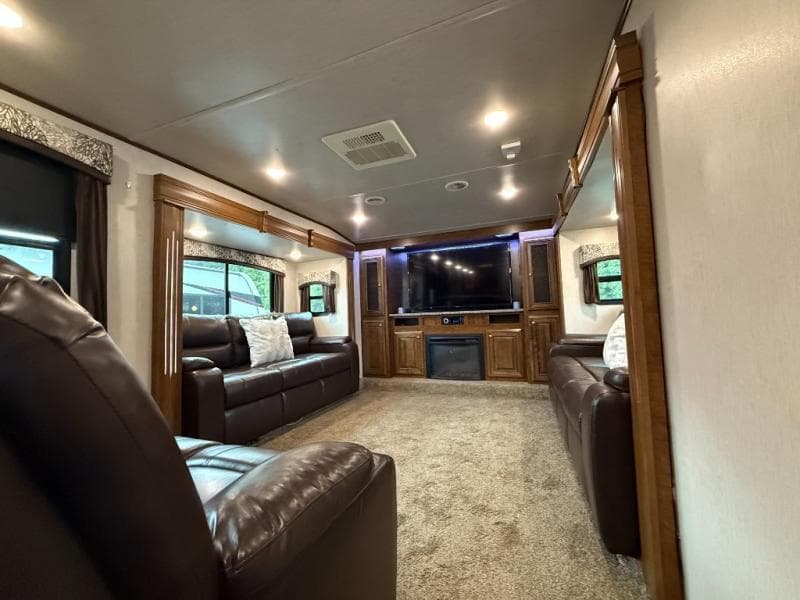 2019 Heartland 2019 Heartland Bighorn - thumbnail 18