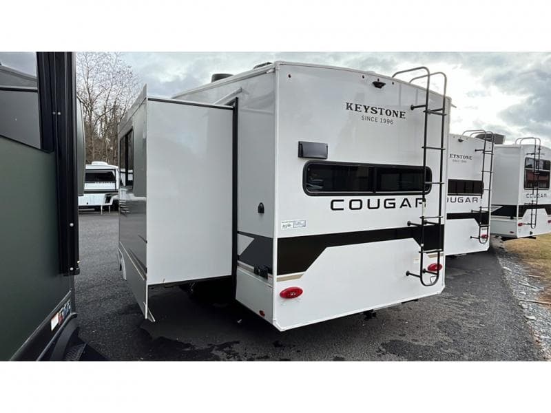 2026 Keystone RV 2026 Keystone RV Cougar Half Ton - thumbnail 4
