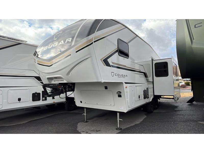 2026 Keystone RV 2026 Keystone RV Cougar Half Ton - thumbnail 5