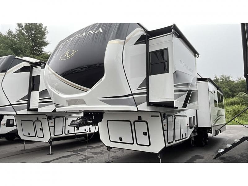 2025 Keystone RV 2025 Keystone RV Montana - thumbnail 7