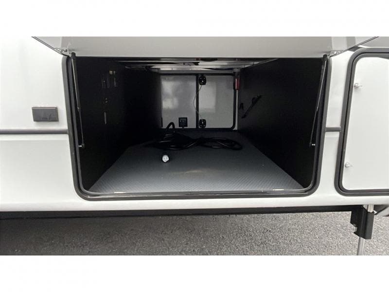 2025 Keystone RV 2025 Keystone RV Montana - thumbnail 10