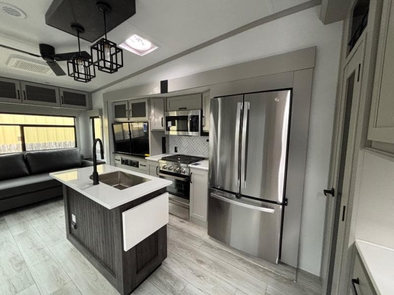 2025 Keystone RV 2025 Keystone RV Montana High Country - thumbnail 8