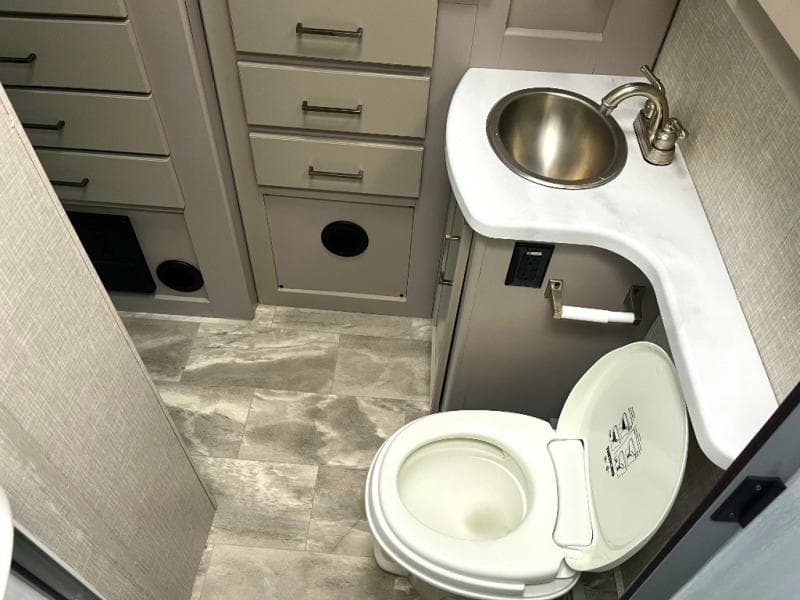 2023 Thor Motor Coach 2023 Thor Motor Coach Quantum - thumbnail 21