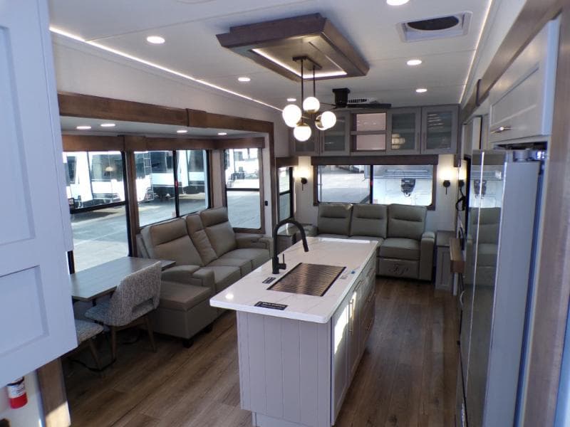 2026 Alliance RV 2026 Alliance RV Paradigm - thumbnail 15