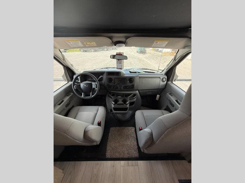 2026 Coachmen 2026 Coachmen Leprechaun - thumbnail 18