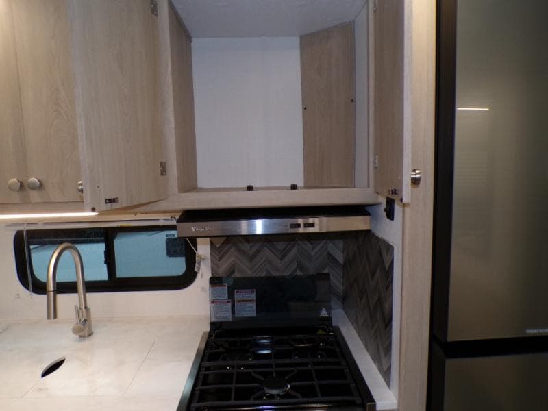 2026 Coachmen 2026 Coachmen Leprechaun - thumbnail 38