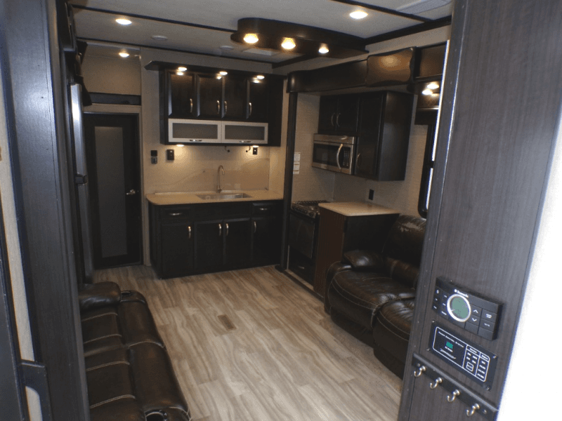 2018 Dutchmen 2018 Dutchmen Voltage - thumbnail 17