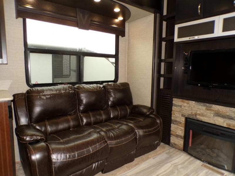 2018 Dutchmen 2018 Dutchmen Voltage - thumbnail 19