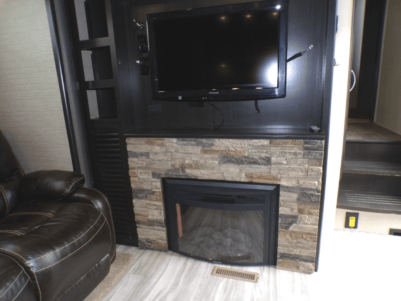 2018 Dutchmen 2018 Dutchmen Voltage - thumbnail 23