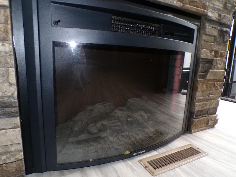 2018 Dutchmen 2018 Dutchmen Voltage - thumbnail 24