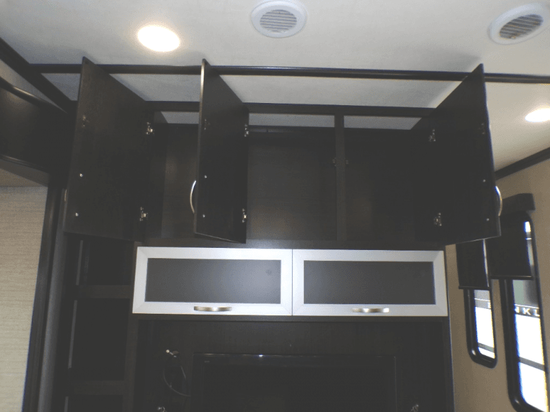 2018 Dutchmen 2018 Dutchmen Voltage - thumbnail 27