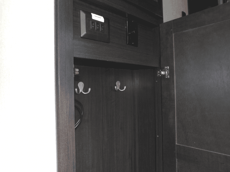 2018 Dutchmen 2018 Dutchmen Voltage - thumbnail 48