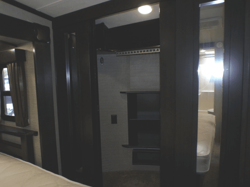 2018 Dutchmen 2018 Dutchmen Voltage - thumbnail 54