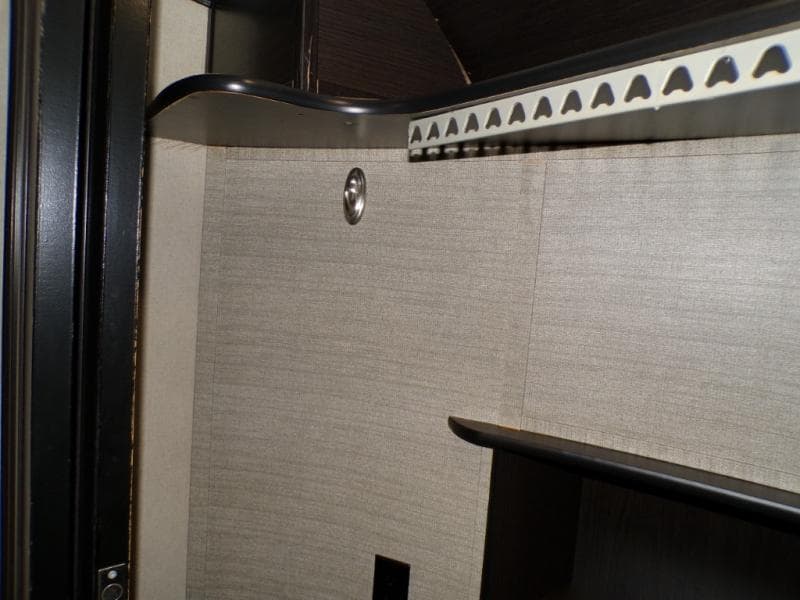 2018 Dutchmen 2018 Dutchmen Voltage - thumbnail 57