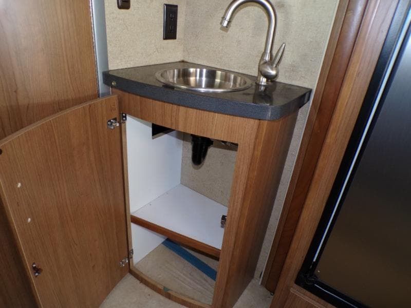 2015 Itasca 2015 Itasca Navion - thumbnail 36