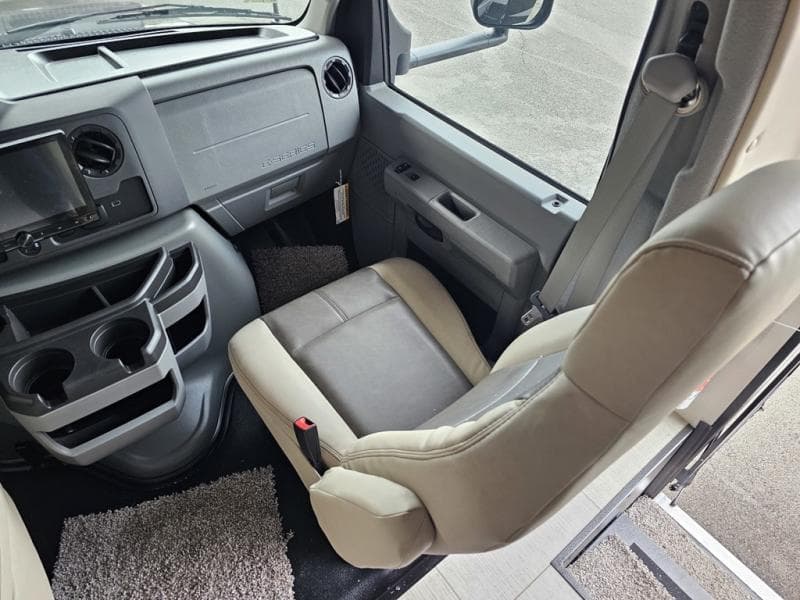 2026 Coachmen 2026 Coachmen Freelander - thumbnail 15