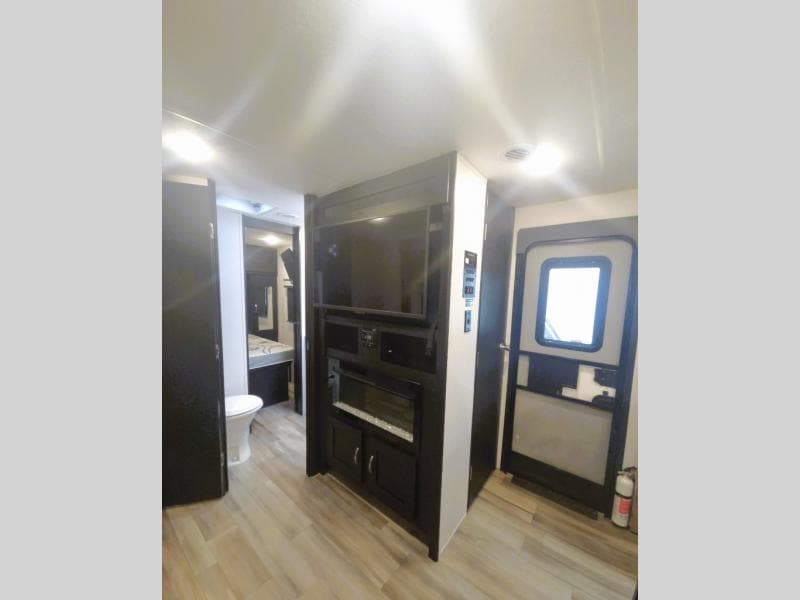 2022 Coachmen 2022 Coachmen Freedom Express - thumbnail 17