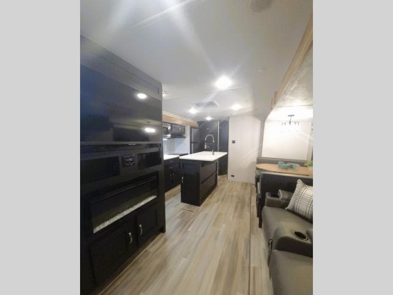 2022 Coachmen 2022 Coachmen Freedom Express - thumbnail 18