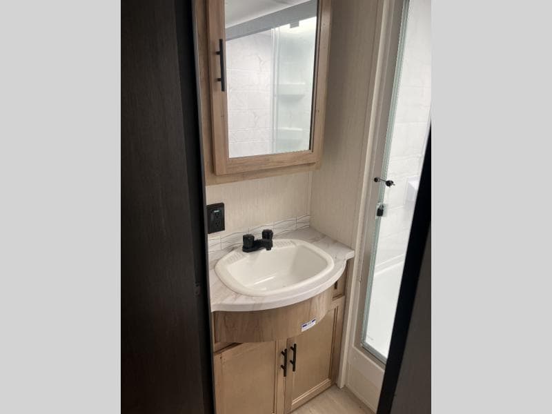 2025 Forest River 2025 Forest River Cherokee Wolf Den - thumbnail 26