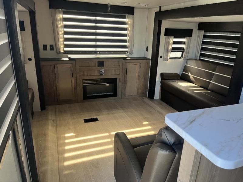 2025 Forest River 2025 Forest River Cherokee Wolf Den - thumbnail 32