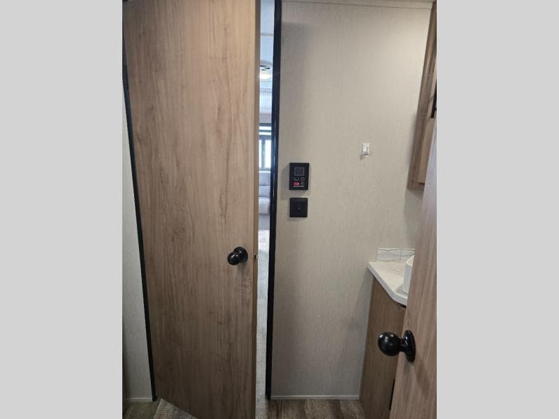 2024 Forest River 2024 Forest River Cherokee Grey Wolf Black Label - thumbnail 35