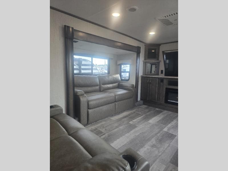 2021 Forest River 2021 Forest River Sierra - thumbnail 9