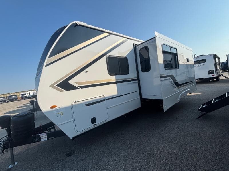 2026 Keystone RV 2026 Keystone RV Cougar Half Ton - thumbnail 4