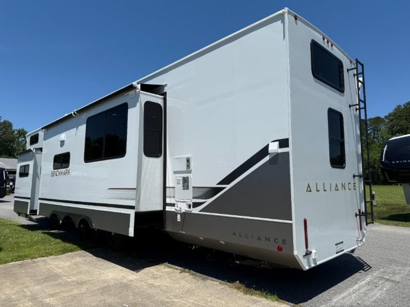 2026 Alliance RV 2026 Alliance RV Benchmark - thumbnail 37