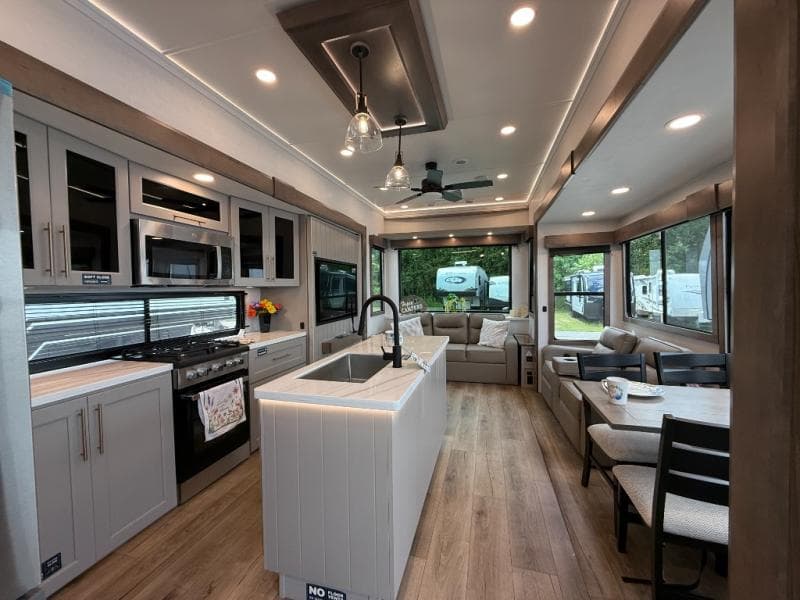 2026 Alliance RV 2026 Alliance RV Benchmark - thumbnail 5