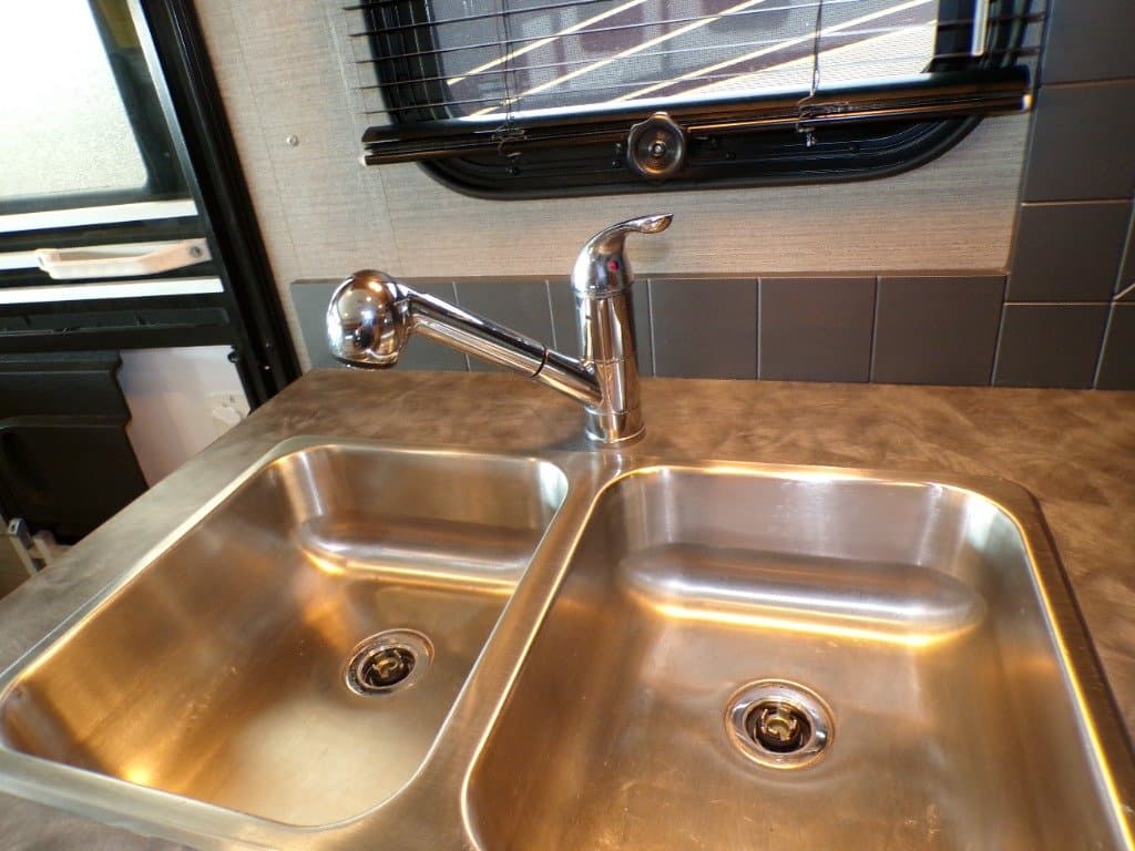 2016 Fleetwood 2016 Fleetwood Storm - thumbnail 37