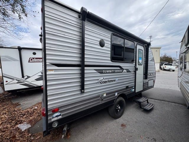 2024 Coachmen 2024 Coachmen Catalina Summit Series 7 - thumbnail 3