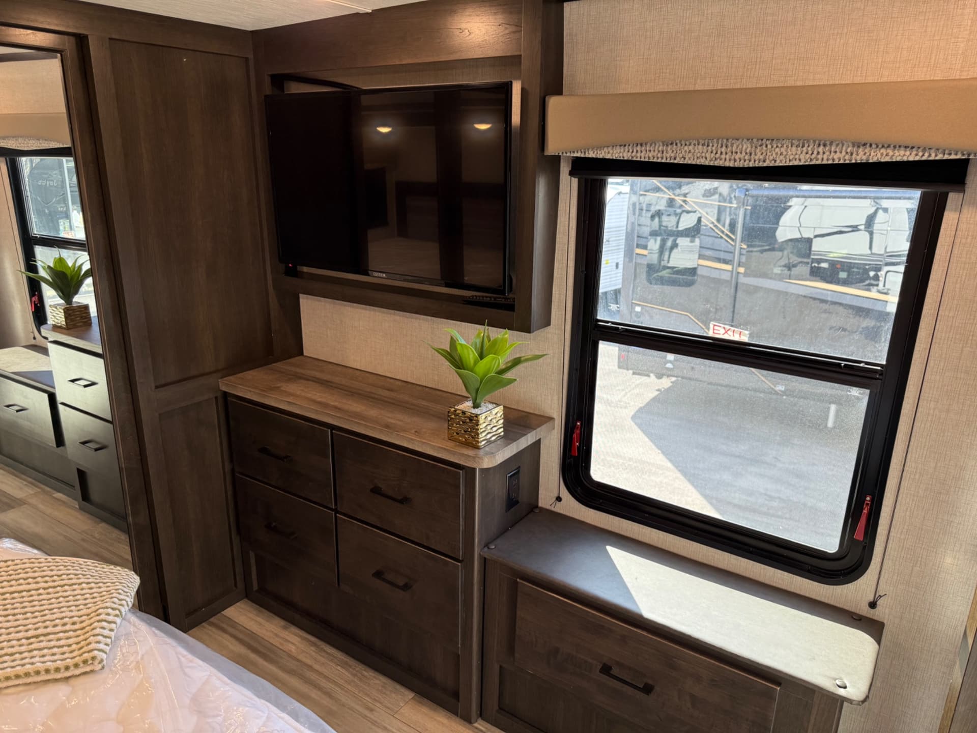 2022 CrossRoads 2022 CrossRoads Cruiser - thumbnail 42