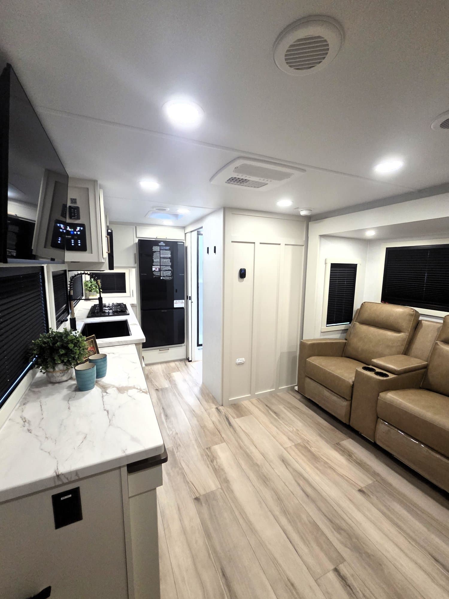 2026 Brinkley RV 2026 Brinkley RV Model IX - thumbnail 6