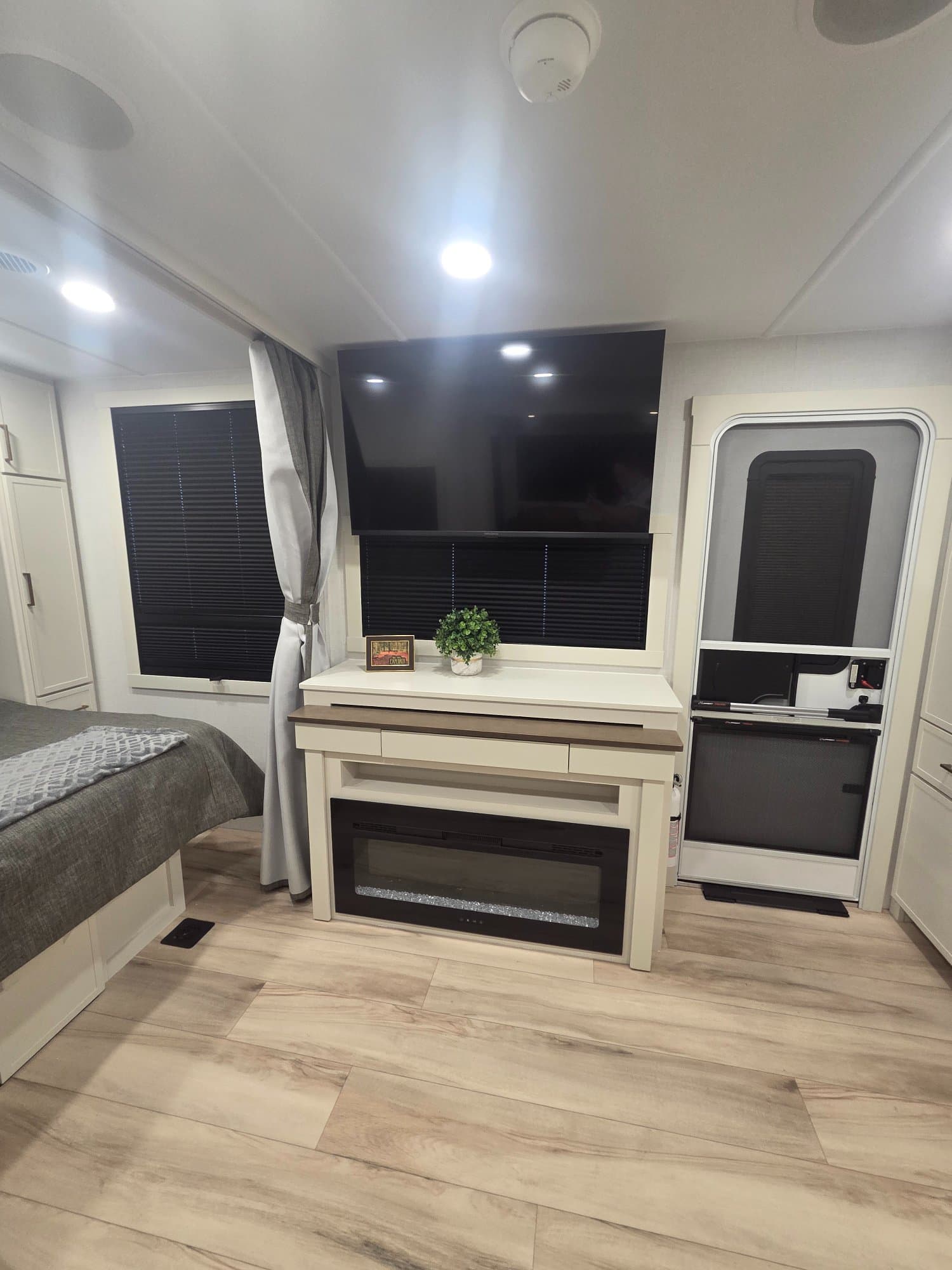 2026 Brinkley RV 2026 Brinkley RV Model IX - thumbnail 8