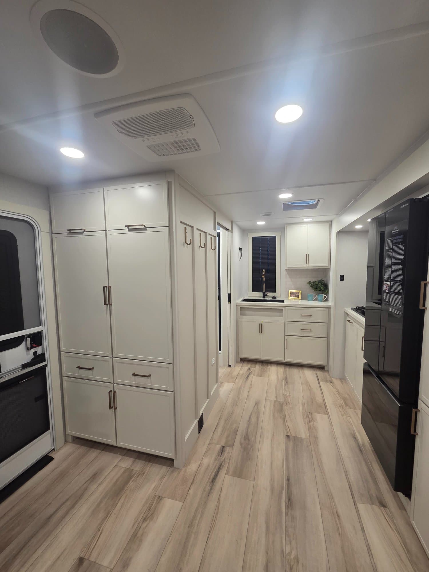 2026 Brinkley RV 2026 Brinkley RV Model IX - thumbnail 10