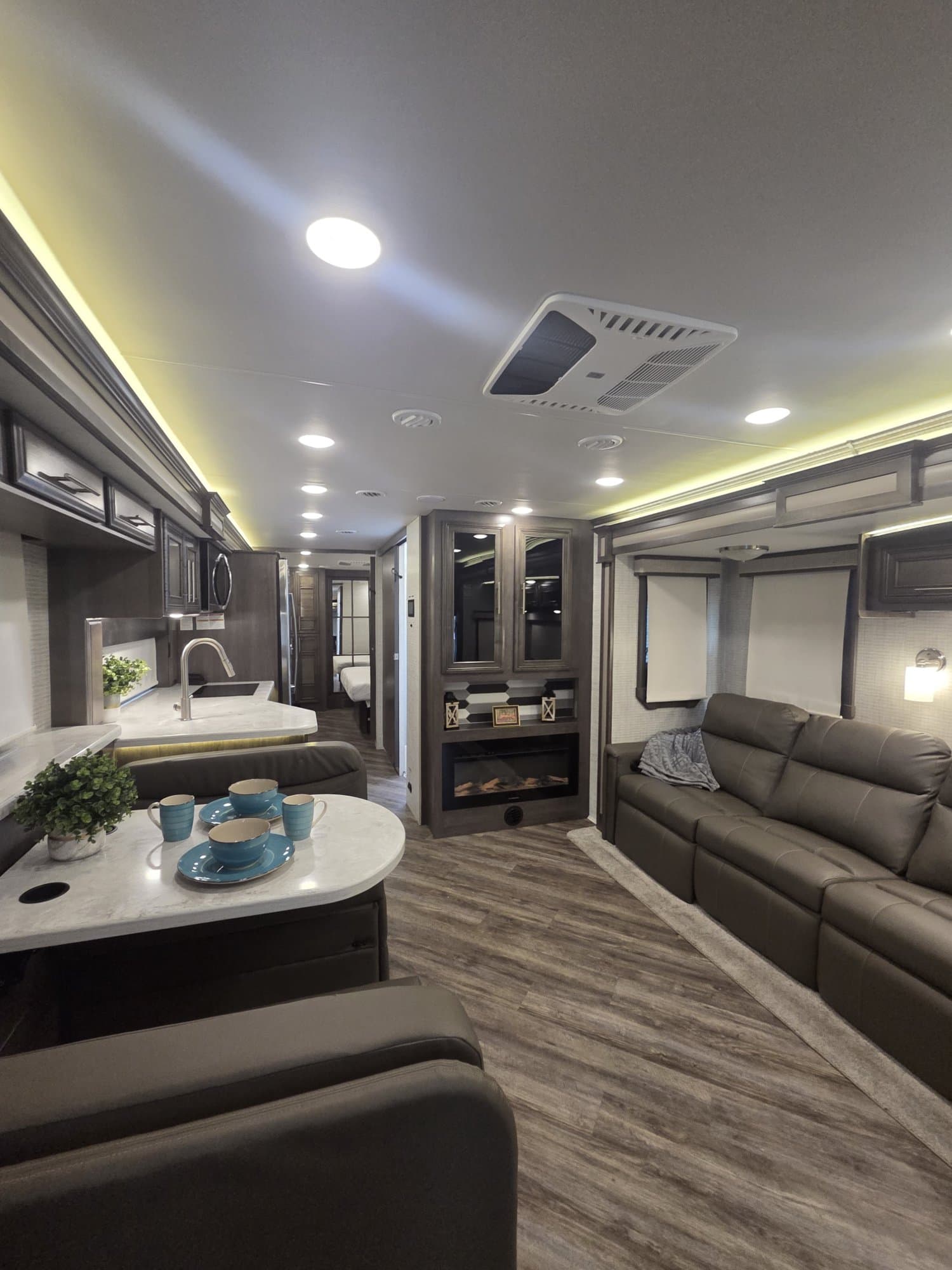 2024 Entegra Coach 2024 Entegra Coach Emblem - thumbnail 2