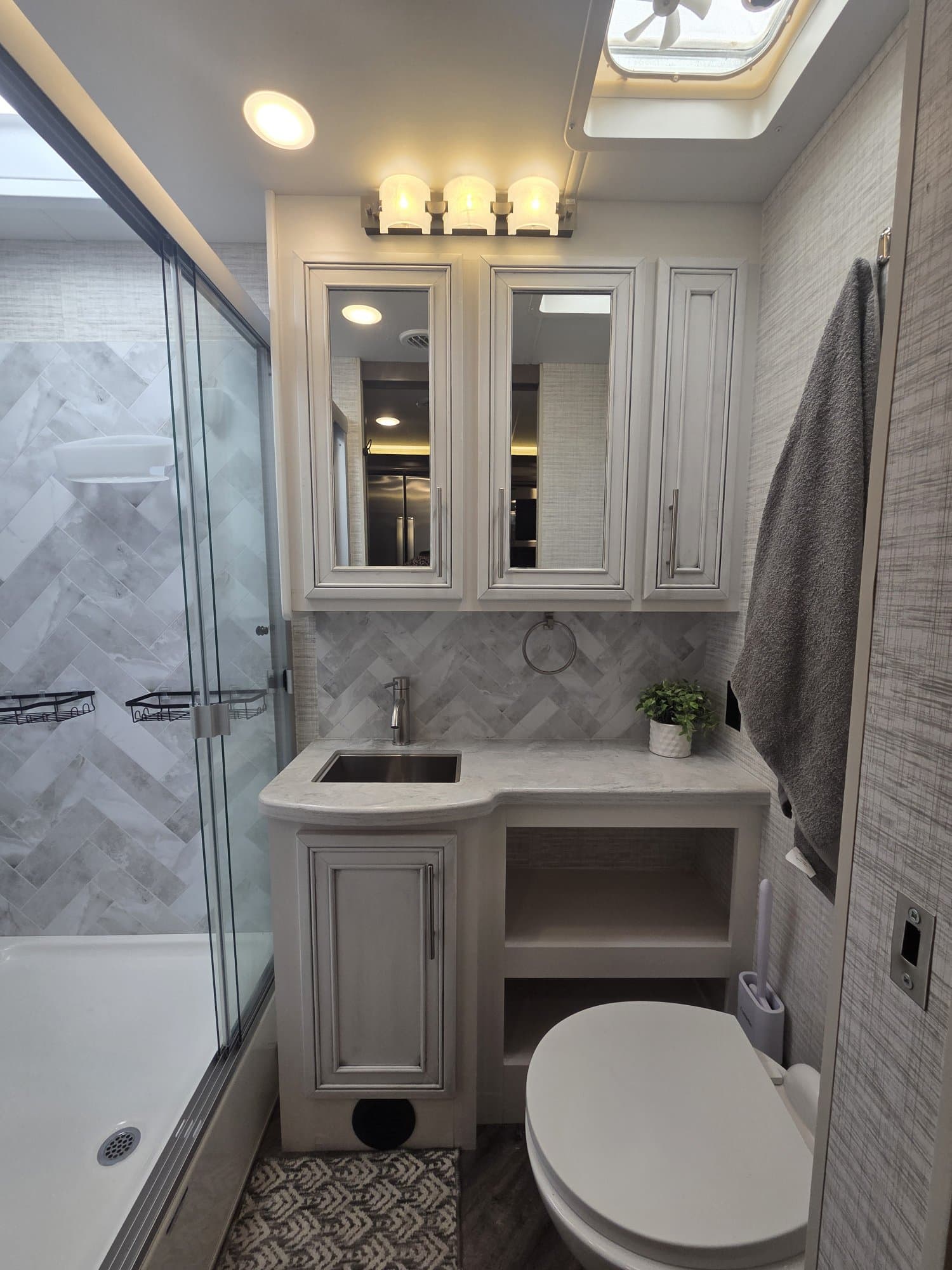 2024 Entegra Coach 2024 Entegra Coach Emblem - thumbnail 9