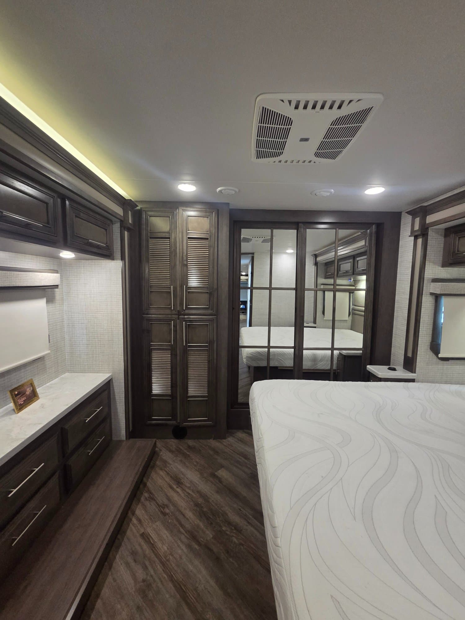 2024 Entegra Coach 2024 Entegra Coach Emblem - thumbnail 13