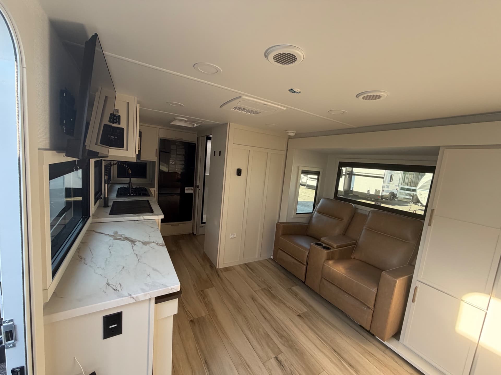 2026 Brinkley RV 2026 Brinkley RV Model IX - thumbnail 9