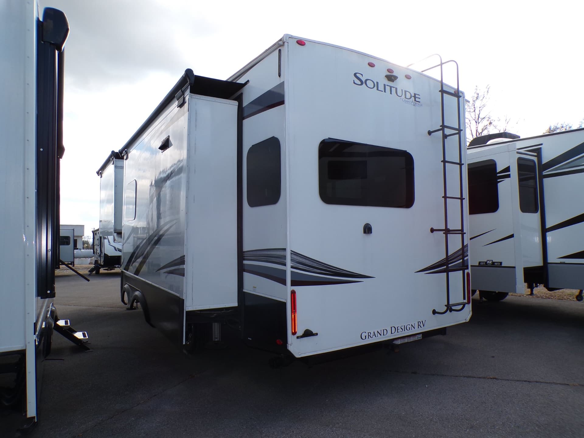 2022 Grand Design 2022 Grand Design Solitude - thumbnail 5