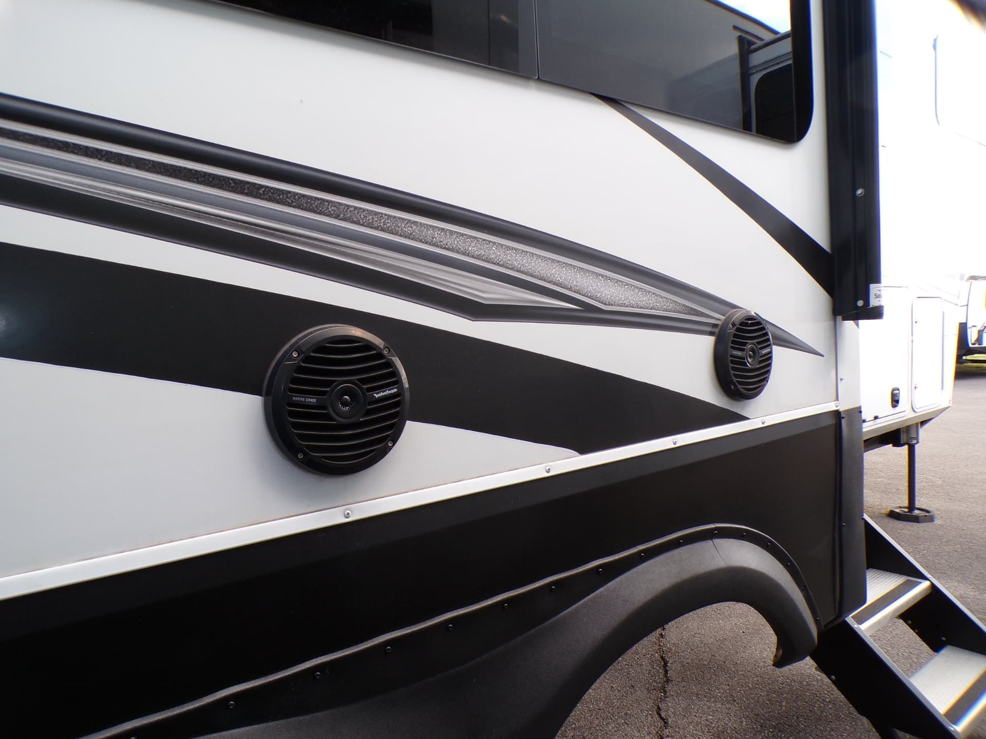 2022 Grand Design 2022 Grand Design Solitude - thumbnail 8