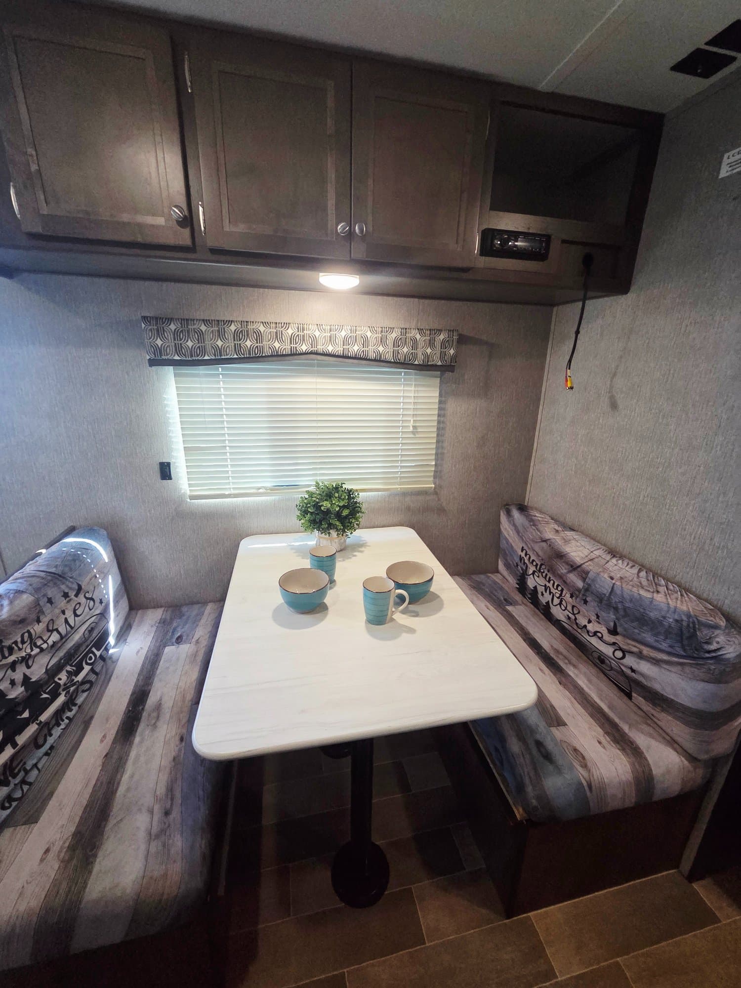 2019 Coleman 2019 Coleman Lantern Series - thumbnail 9