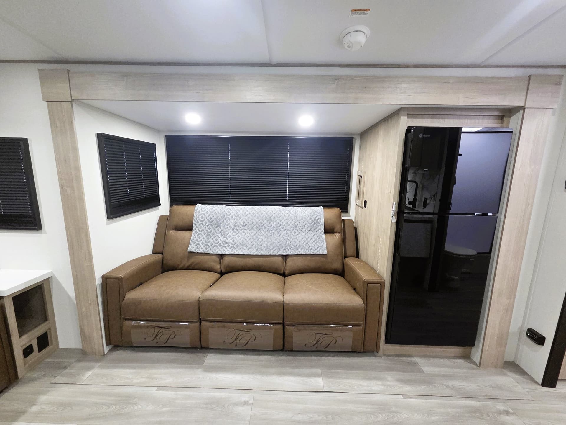 2026 Grand Design 2026 Grand Design Imagine - thumbnail 8