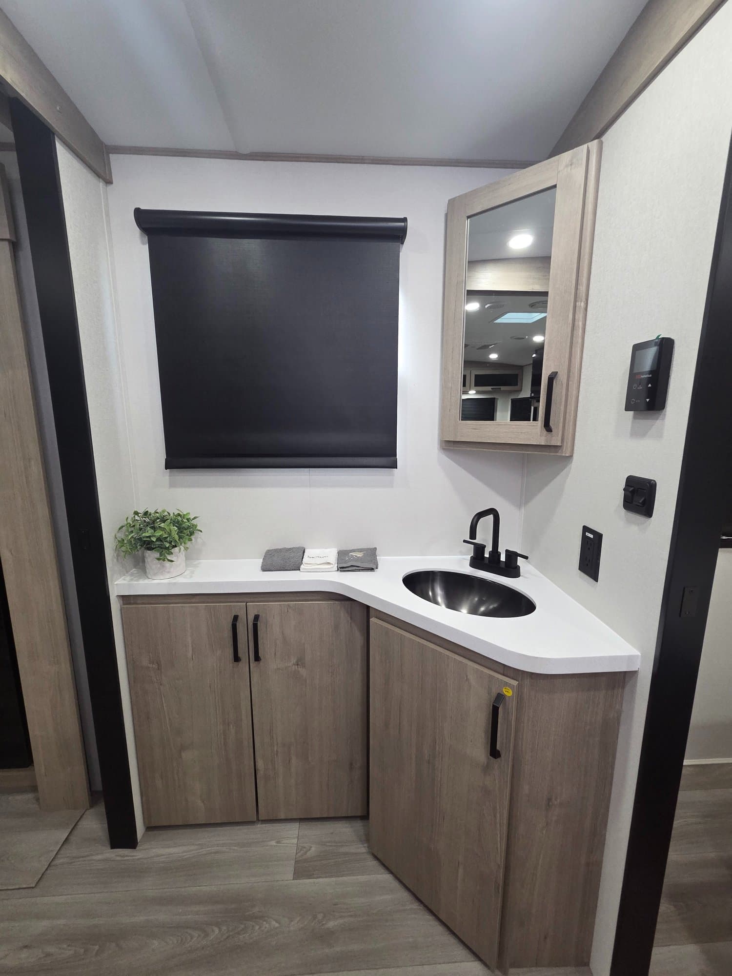 2026 Grand Design 2026 Grand Design Imagine - thumbnail 12