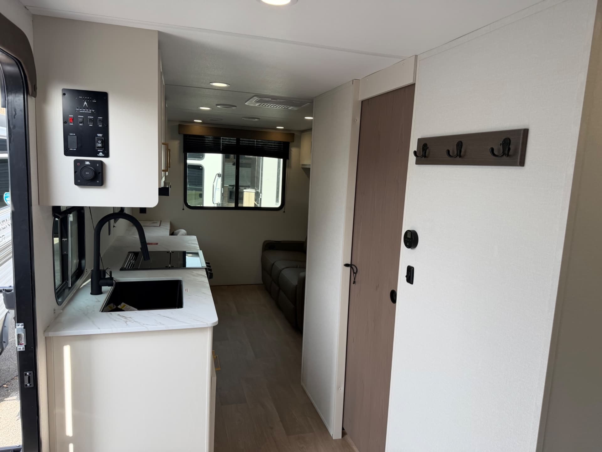 2026 Grand Design 2026 Grand Design Transcend - thumbnail 10