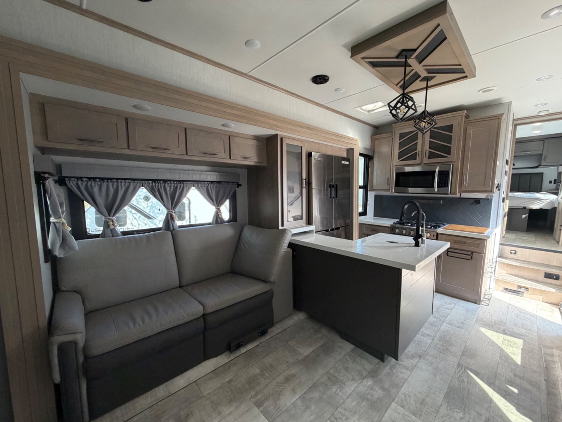 2023 Grand Design 2023 Grand Design Momentum M-Class - thumbnail 13