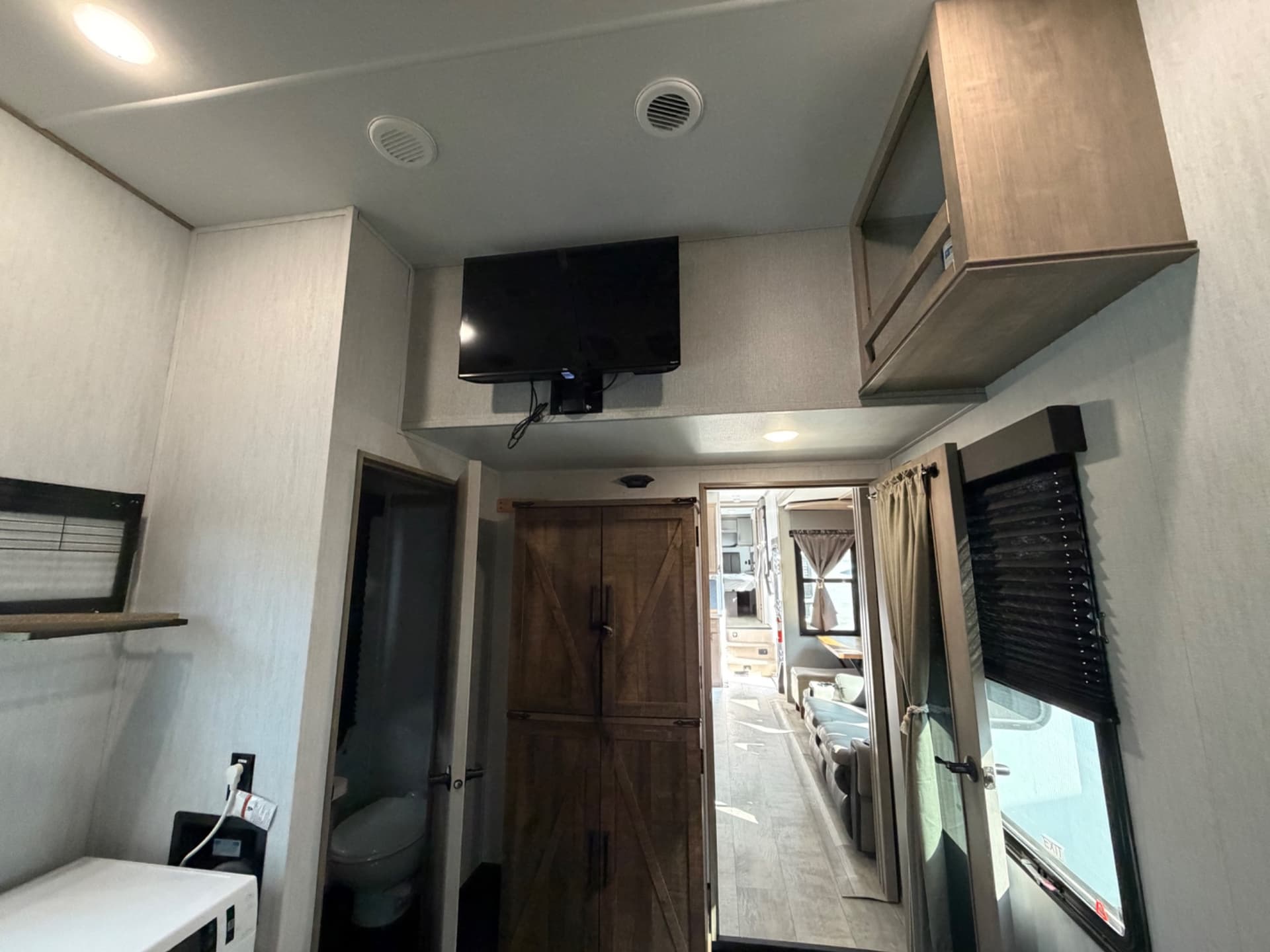 2023 Grand Design 2023 Grand Design Momentum M-Class - thumbnail 17